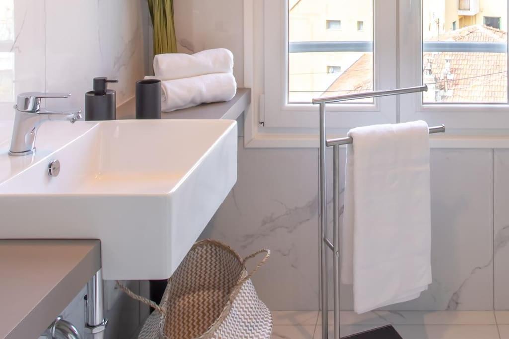 #24 Marie-Claire Suite Sea View/Balcony/Ac/5Min Port Villefranche-sur-Mer Exteriér fotografie
